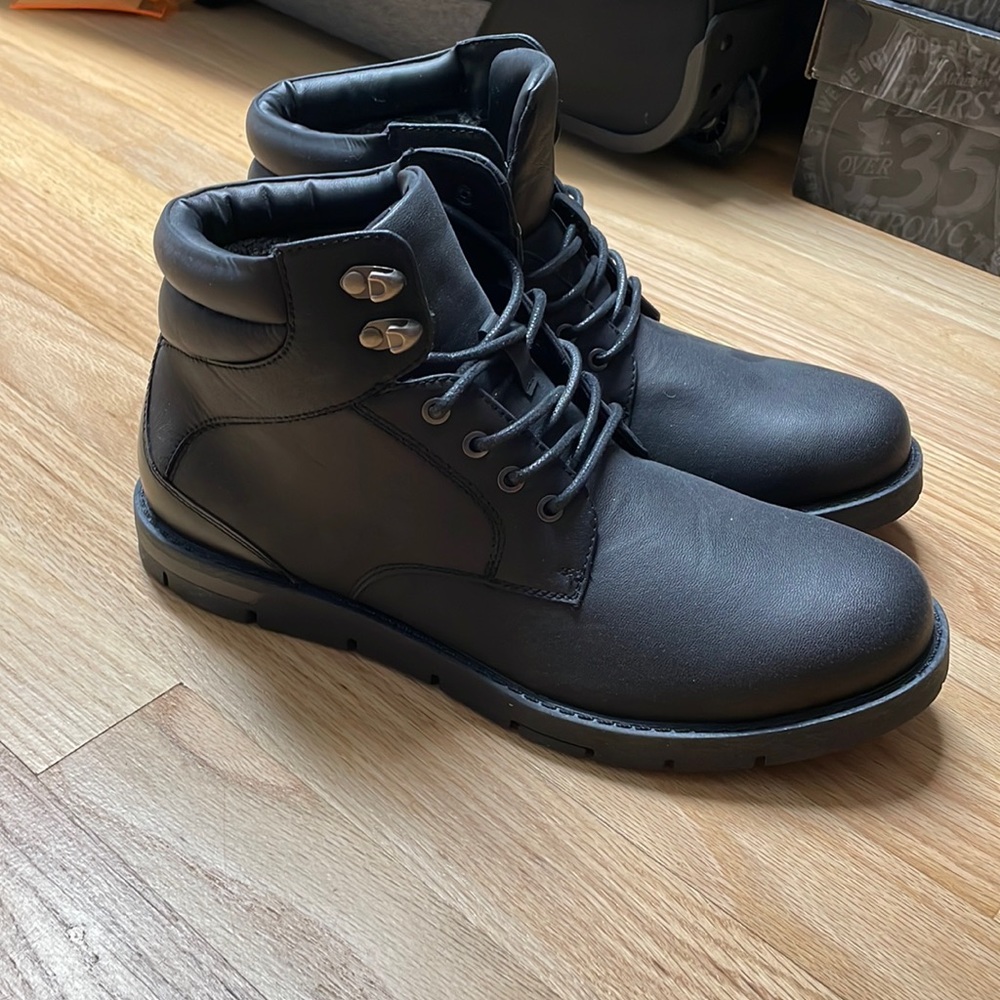 Call it spring boots. Size 10 USA